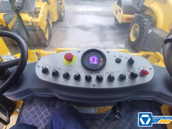 徐工XD133CIV雙鋼輪壓路機