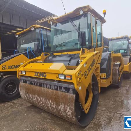 徐工XD133CIV双钢轮压路机