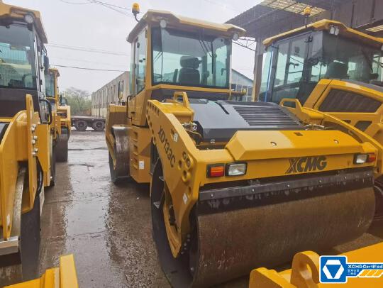 徐工XD133CIV雙鋼輪壓路機(jī)