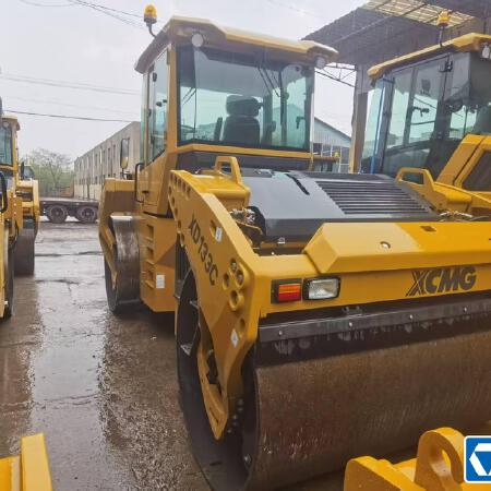 徐工XD133CIV双钢轮压路机