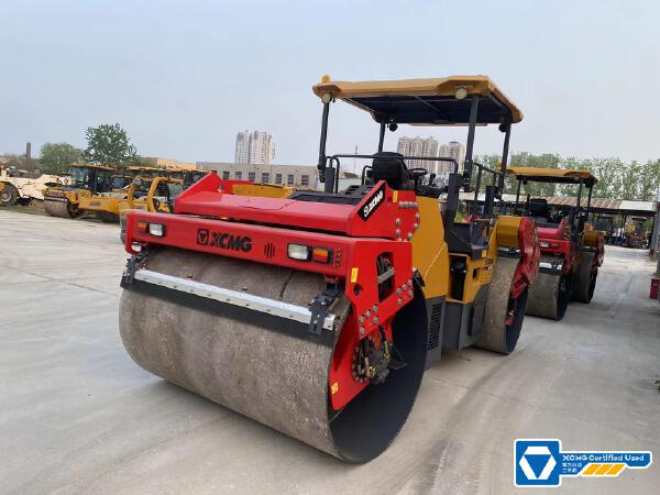 徐工XD133D雙鋼輪壓路機(jī)