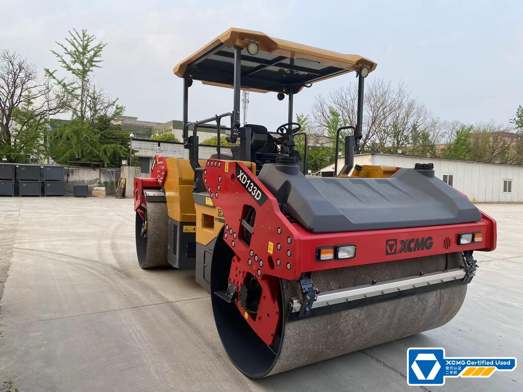 徐工XD133D雙鋼輪壓路機(jī)