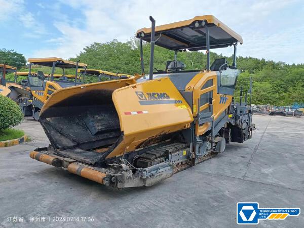 徐工RP1005T攤鋪機