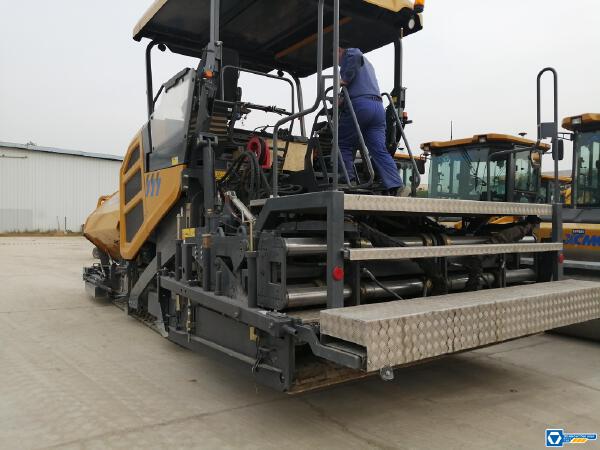 徐工RP1005T攤鋪機(jī)