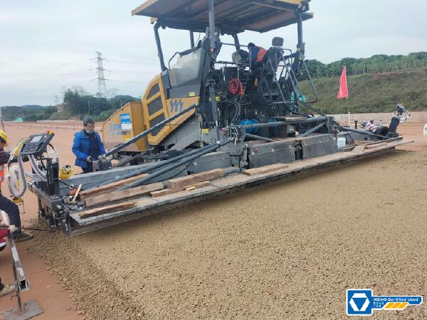 徐工RP1355T攤鋪機