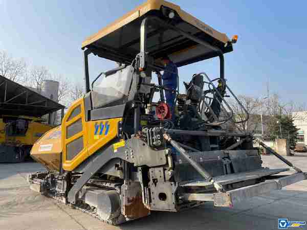 徐工RP1355T攤鋪機