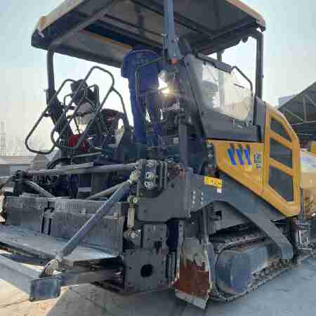 徐工RP1355T摊铺机