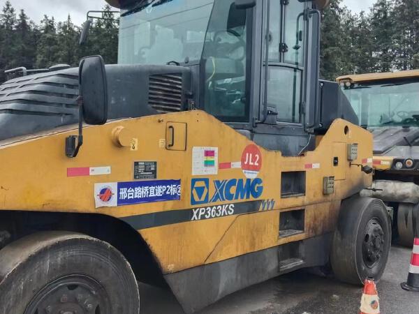 徐工XP363KS輪胎壓路機(36噸膠輪)