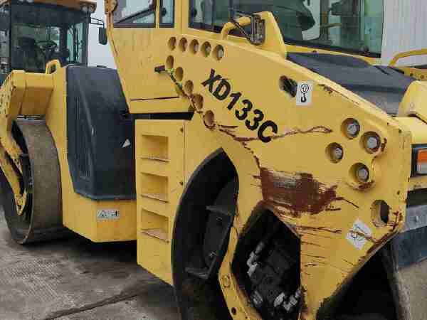 徐工XD133C雙鋼輪壓路機(jī)