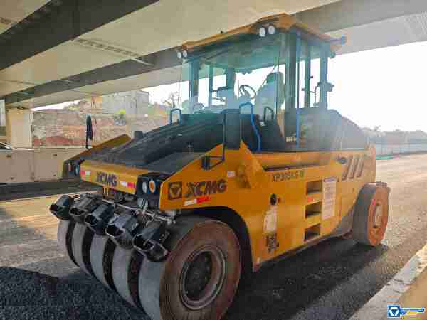 徐工XP305KSIV輪胎壓路機(jī)