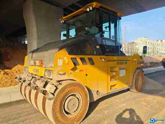 徐工XP305KSIV輪胎壓路機(jī)