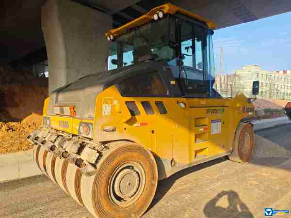 徐工XP305KSIV輪胎壓路機(jī)