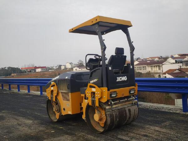 徐工XMR303IV手扶式振動壓路機(jī)