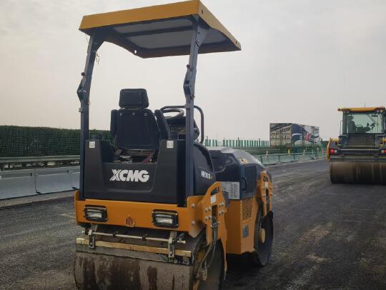 徐工XMR303IV手扶式振動壓路機