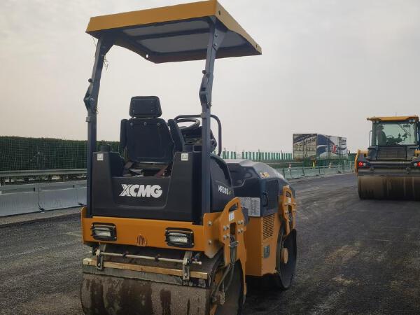 徐工XMR303IV手扶式振動壓路機(jī)