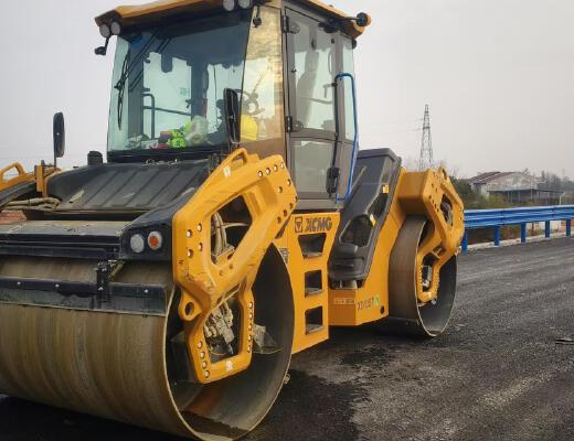 徐工XD135TIV双钢轮压路机