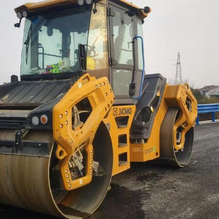 徐工XD135TIV双钢轮压路机