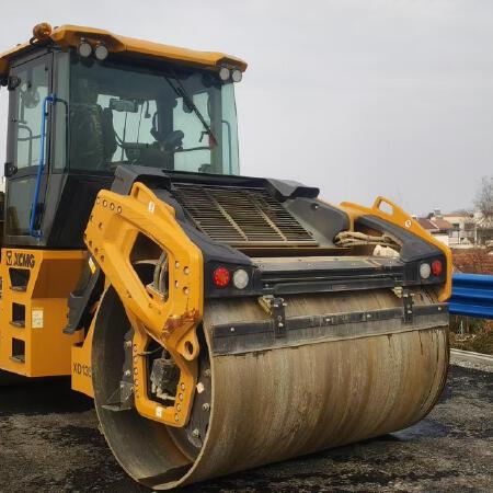 徐工XD135TIV双钢轮压路机