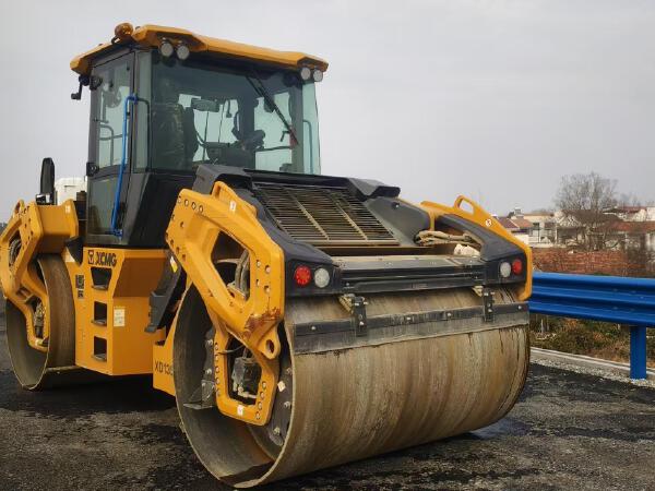 徐工XD135TIV雙鋼輪壓路機(jī)