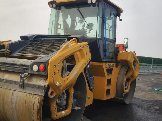 徐工XD135TIV雙鋼輪壓路機