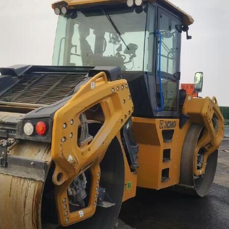 徐工XD135TIV双钢轮压路机