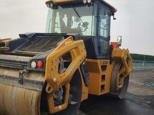 徐工XD135TIV雙鋼輪壓路機(jī)