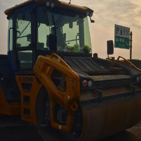 徐工XD135TIV双钢轮压路机