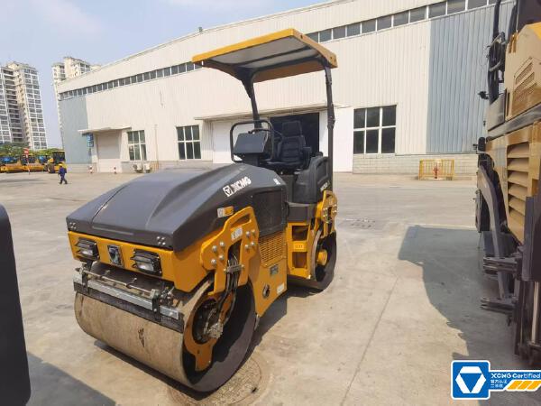 徐工XMR303IV手扶式振動(dòng)壓路機(jī)