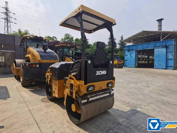 徐工XMR303IV手扶式振動(dòng)壓路機(jī)