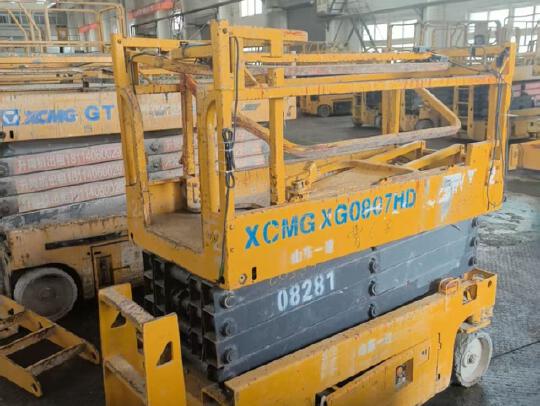 徐工GTJZ0607剪叉式高空作業(yè)平臺