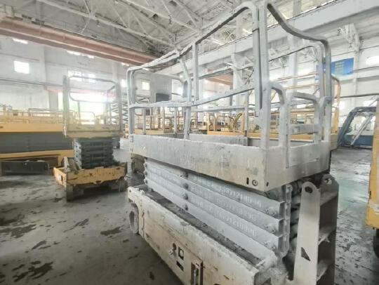 徐工GTJZ1012剪叉式高空作業平臺