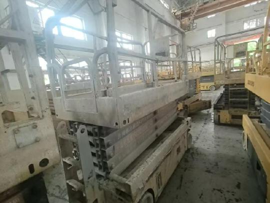 徐工GTJZ1012剪叉式高空作業平臺
