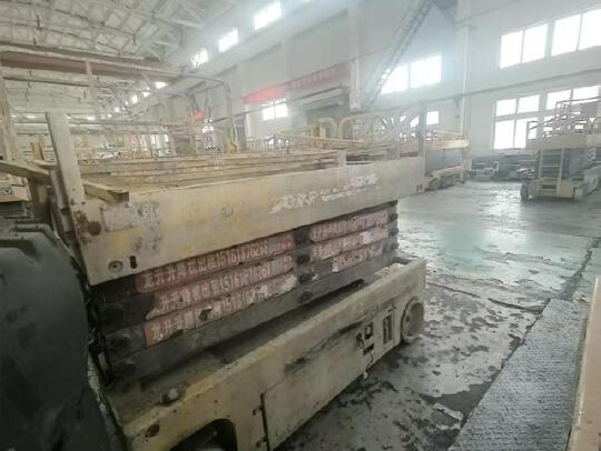 徐工GTJZ1012剪叉式高空作業(yè)平臺(tái)