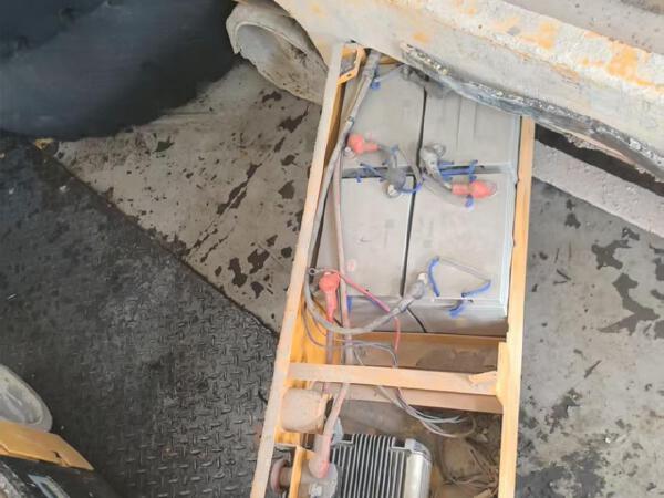 徐工GTJZ1012剪叉式高空作業(yè)平臺(tái)
