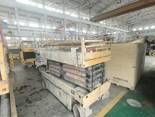 徐工GTJZ1012剪叉式高空作業(yè)平臺