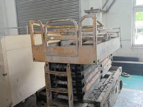 徐工GTJZ1012剪叉式高空作業(yè)平臺