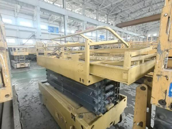 徐工GTJZ1012剪叉式高空作業平臺