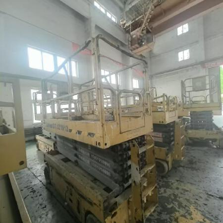 徐工GTJZ1012剪叉式高空作业平台