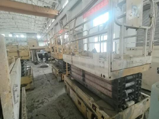 徐工GTJZ1012剪叉式高空作業(yè)平臺
