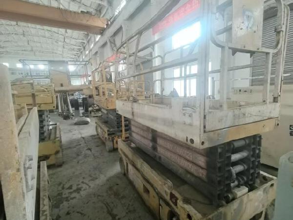徐工GTJZ1012剪叉式高空作業(yè)平臺