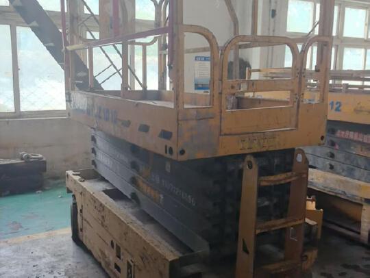 徐工GTJZ1012剪叉式高空作業平臺