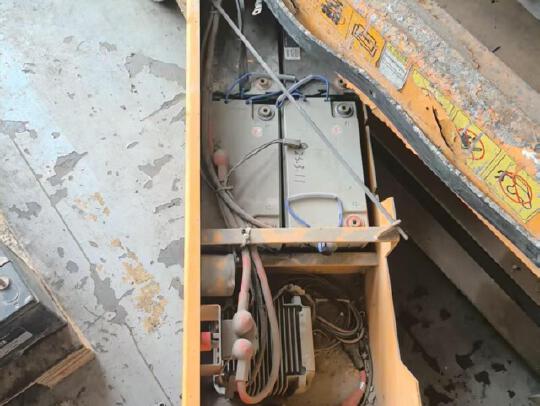 徐工GTJZ1012剪叉式高空作業平臺