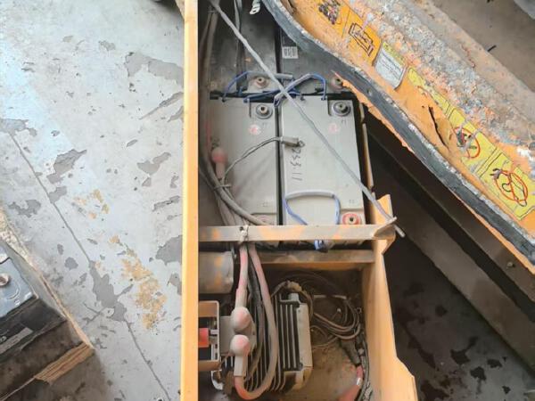 徐工GTJZ1012剪叉式高空作業平臺