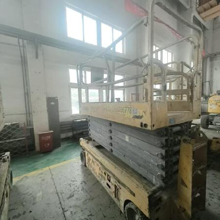 徐工GTJZ1212剪叉式高空作业平台