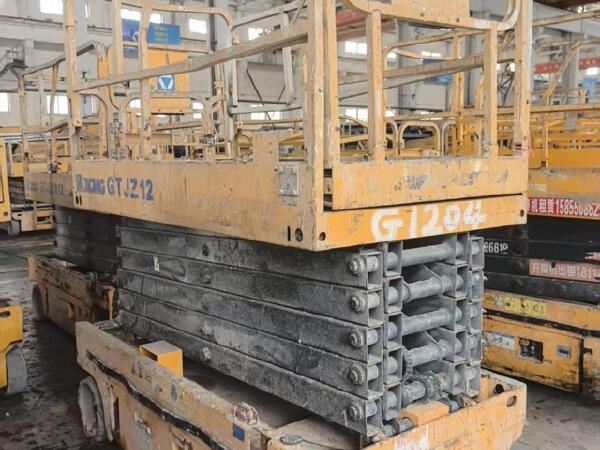 徐工GTJZ1212剪叉式高空作業(yè)平臺