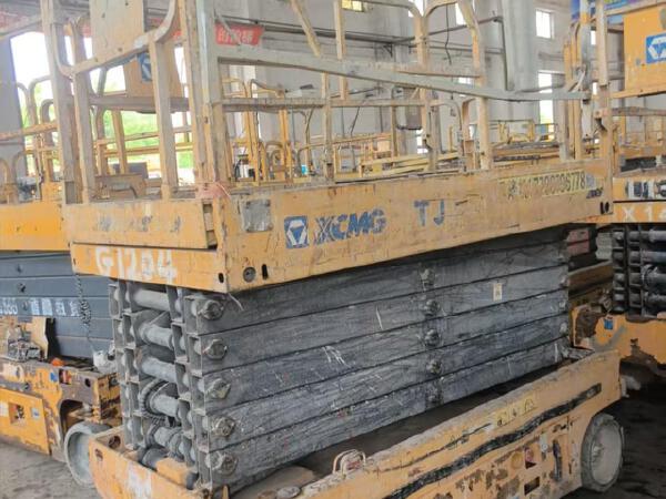 徐工GTJZ1212剪叉式高空作業(yè)平臺