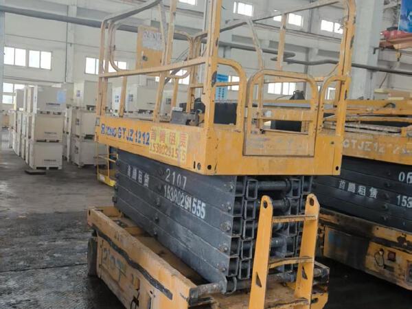 徐工GTJZ1212剪叉式高空作業(yè)平臺