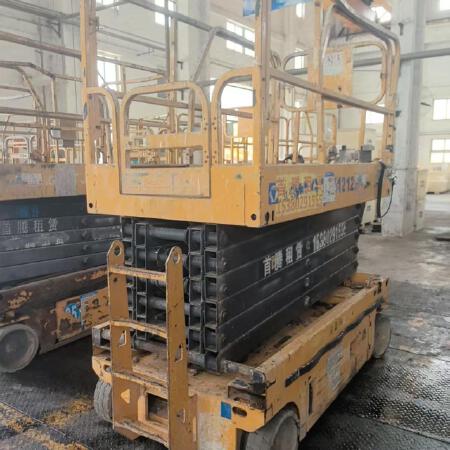 徐工GTJZ1212剪叉式高空作业平台