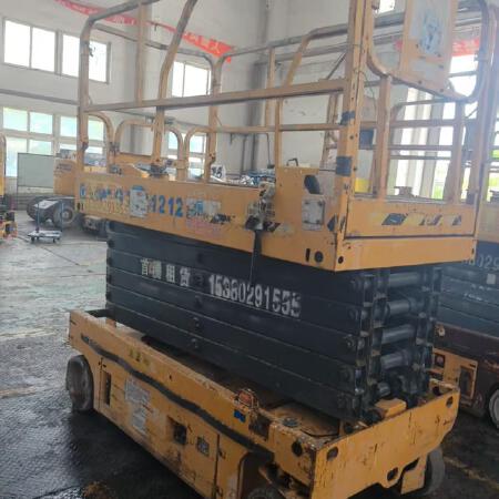 徐工GTJZ1212剪叉式高空作业平台