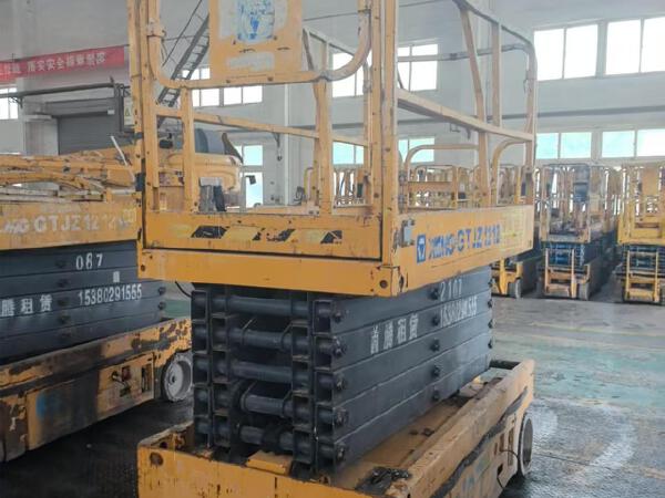 徐工GTJZ1212剪叉式高空作業(yè)平臺